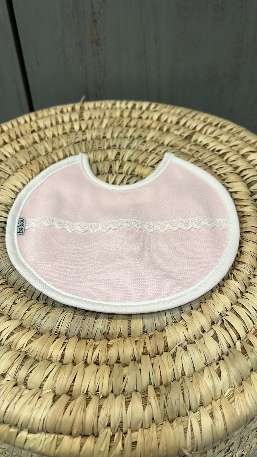 Babero puntilla española rosa