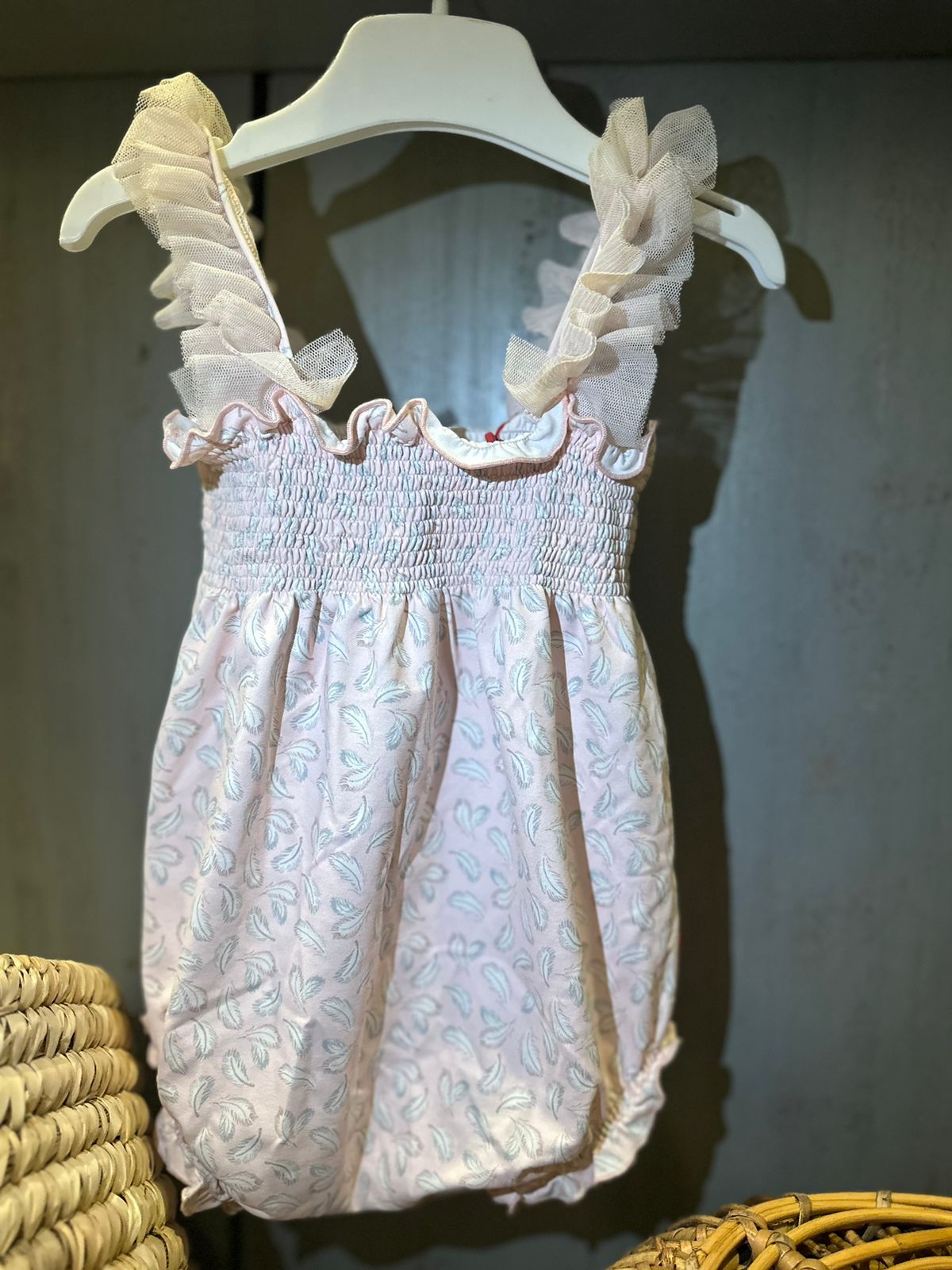 Bańador estampado plumas rosa