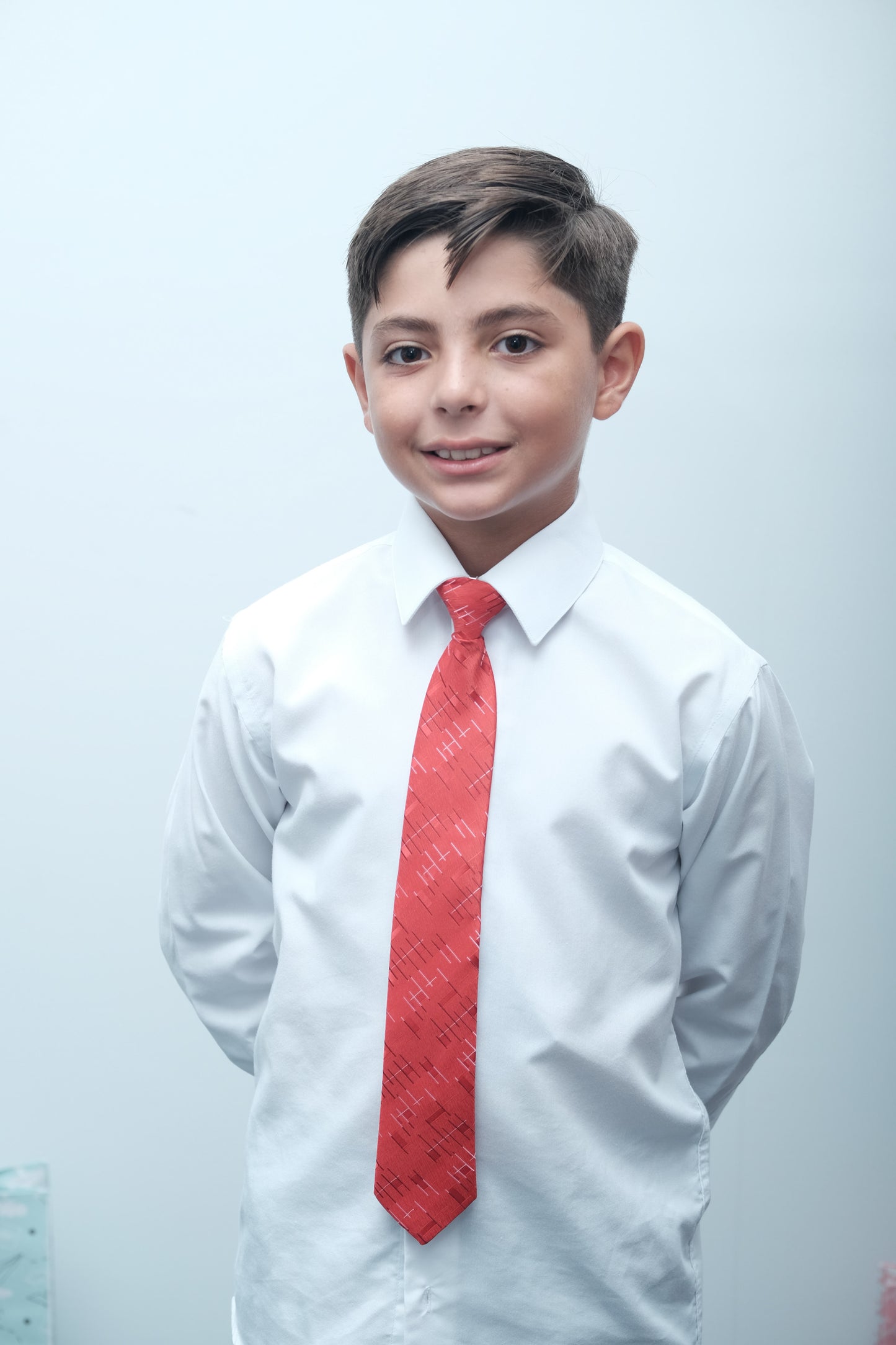 Corbata roja con líneas