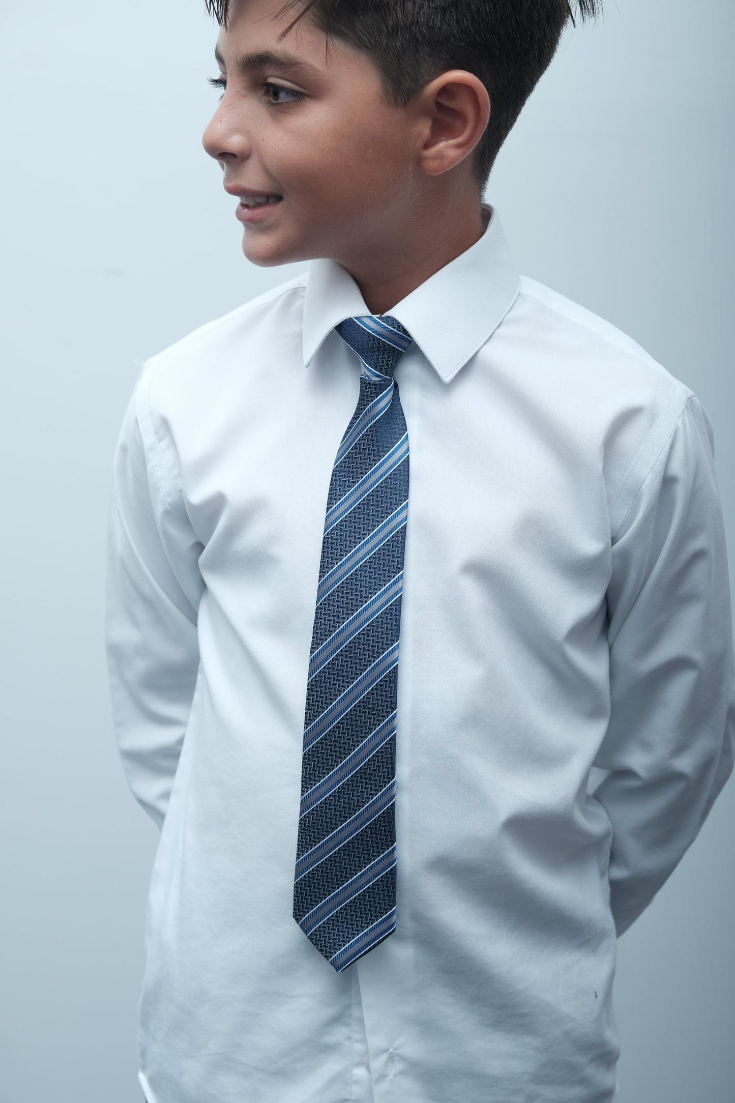 Corbata azul a rayas bicolor