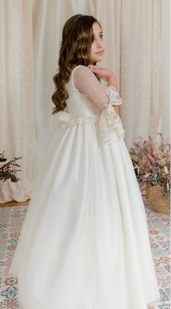 Vestido cuerpo bordado falda tul lisa