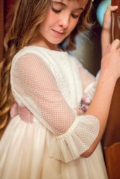 Vestido guipour y rombos falda tul color