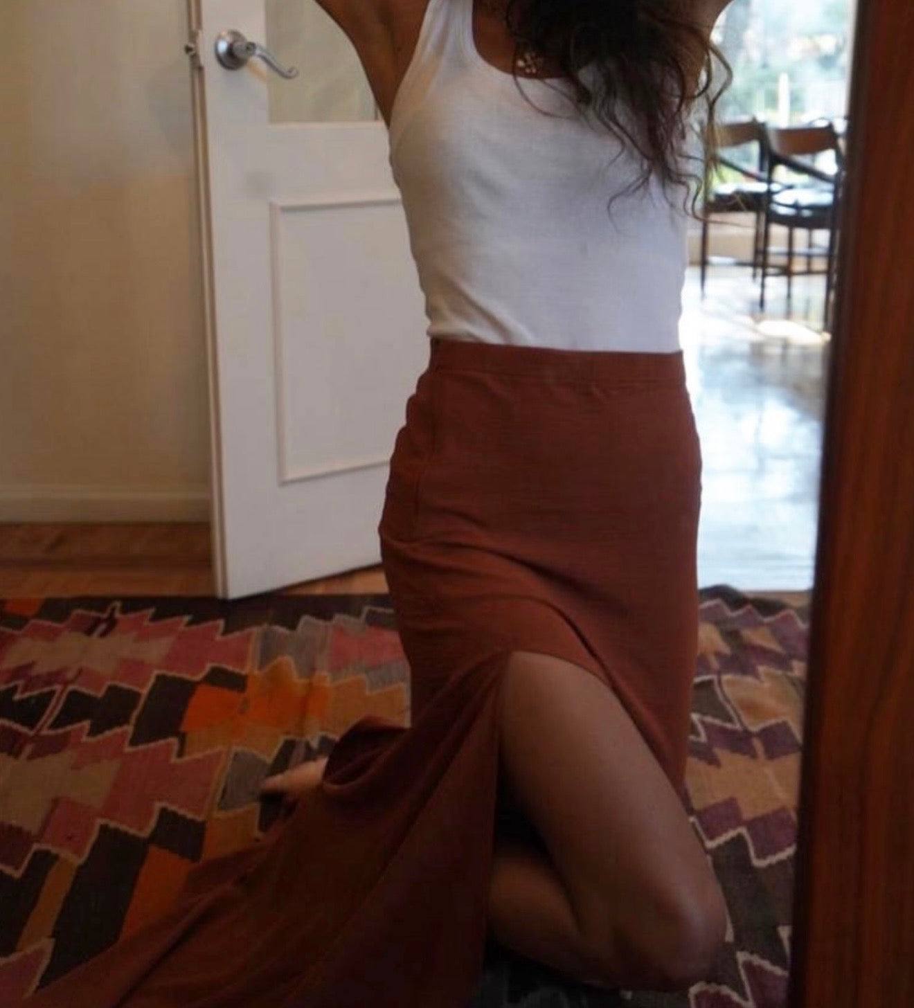 Falda satin terracota apertura