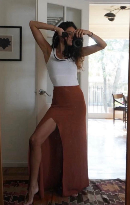 Falda satin terracota apertura