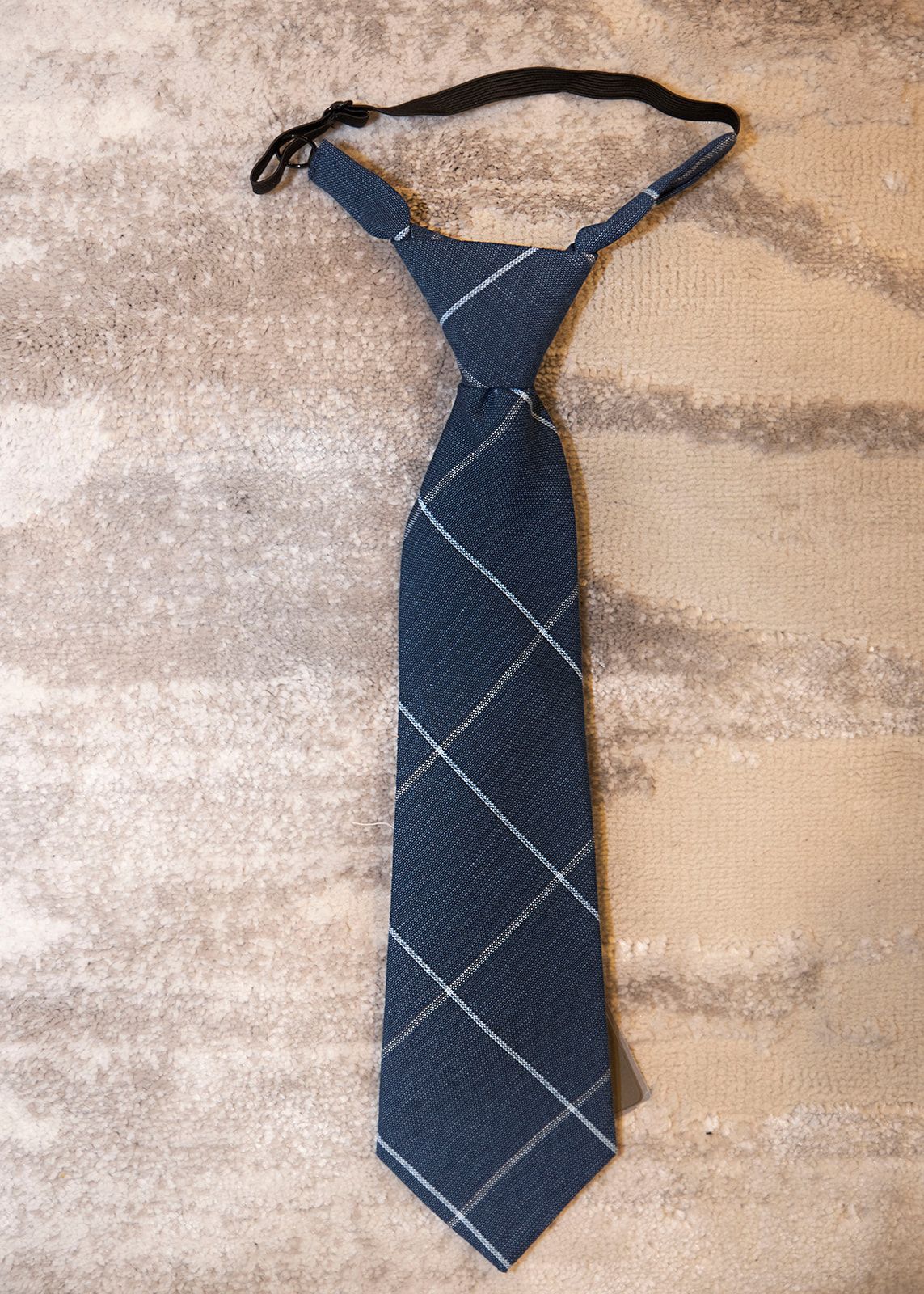 Corbata azul rayas blancas