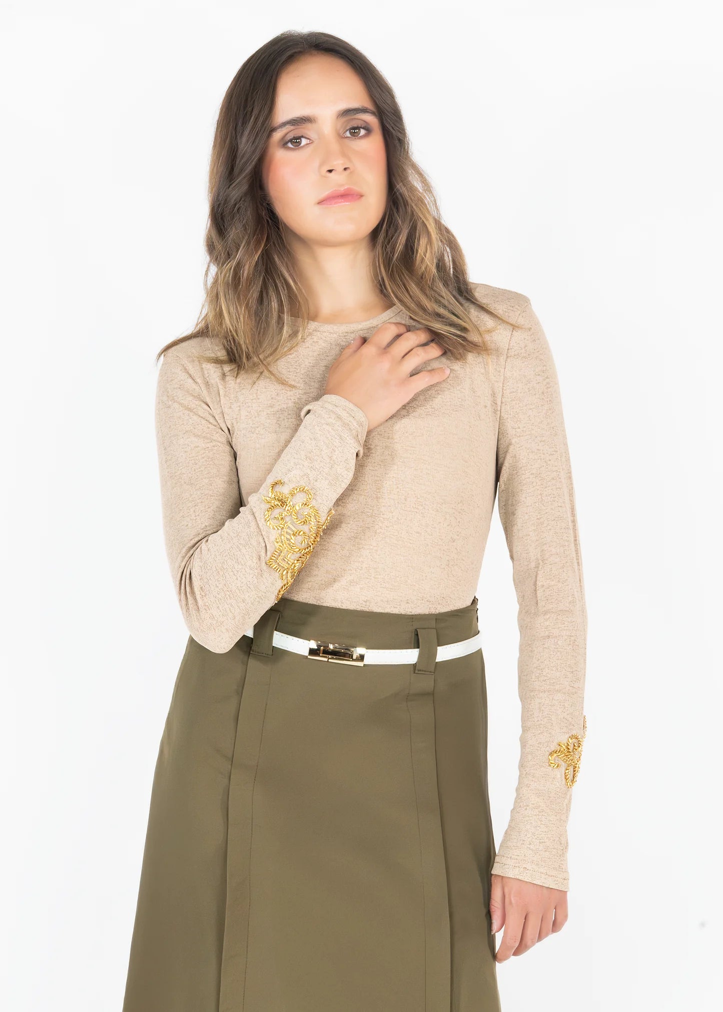 Suéter con aplicación beige