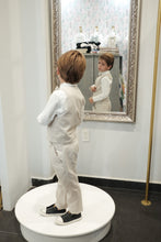 Cargar imagen en el visor de la galería, Traje con chaleco color beige a rayas
