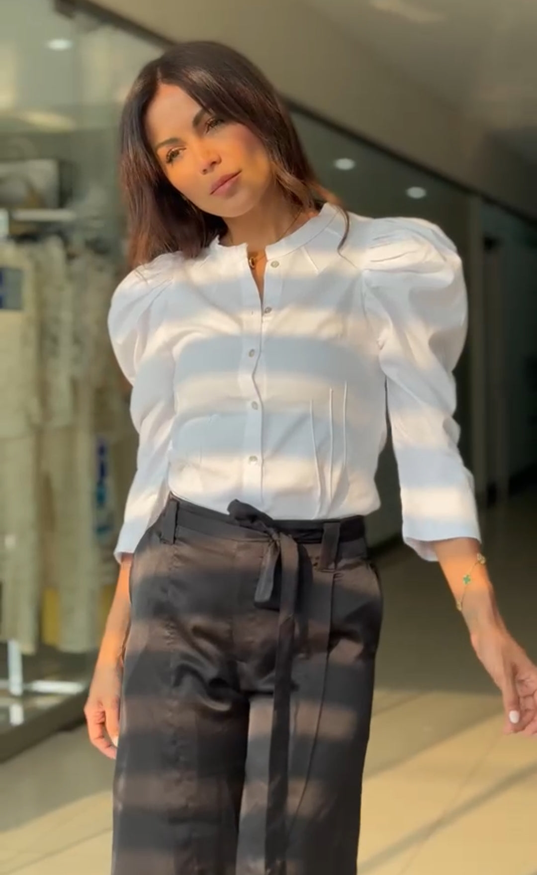 Pantalón satín negro